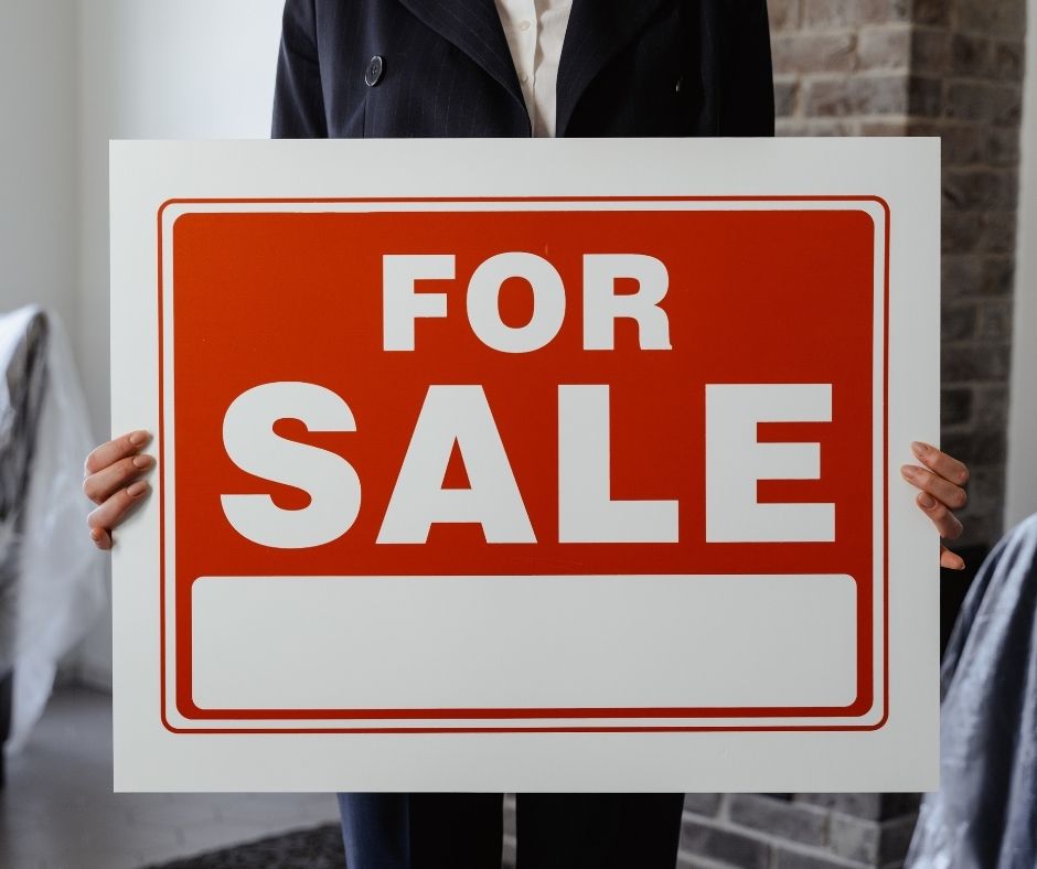 Real estate professional on phone discussing property